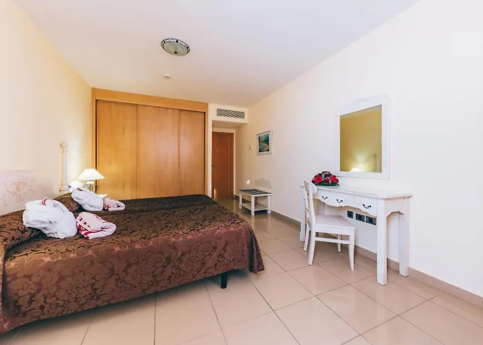 Отель Grand Muthu Golf Plaza &
